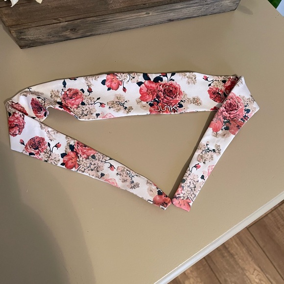 Junk Floral Tie Headband - Picture 4 of 4